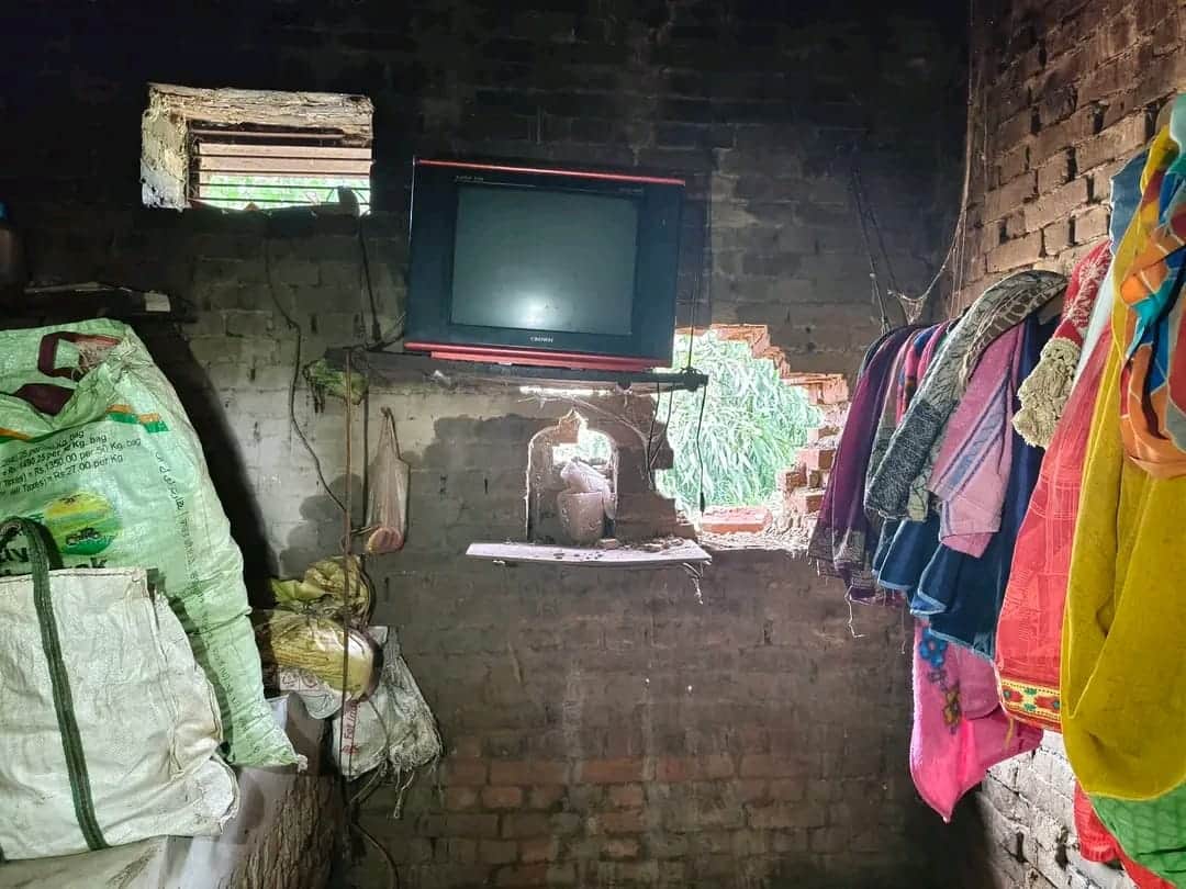 School lock broken; utensils and 60 kg of ration stolen.
