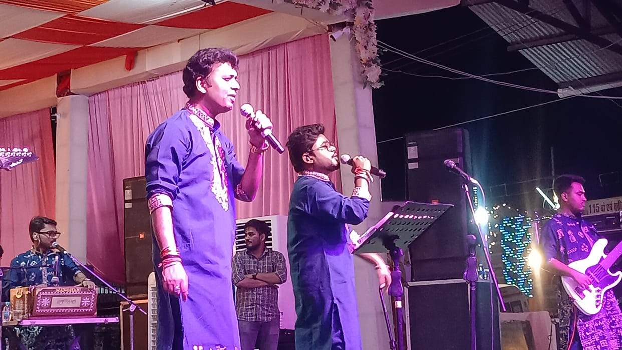 The audience danced to the performances of Sadho and Atul Pandit Sharma Band.