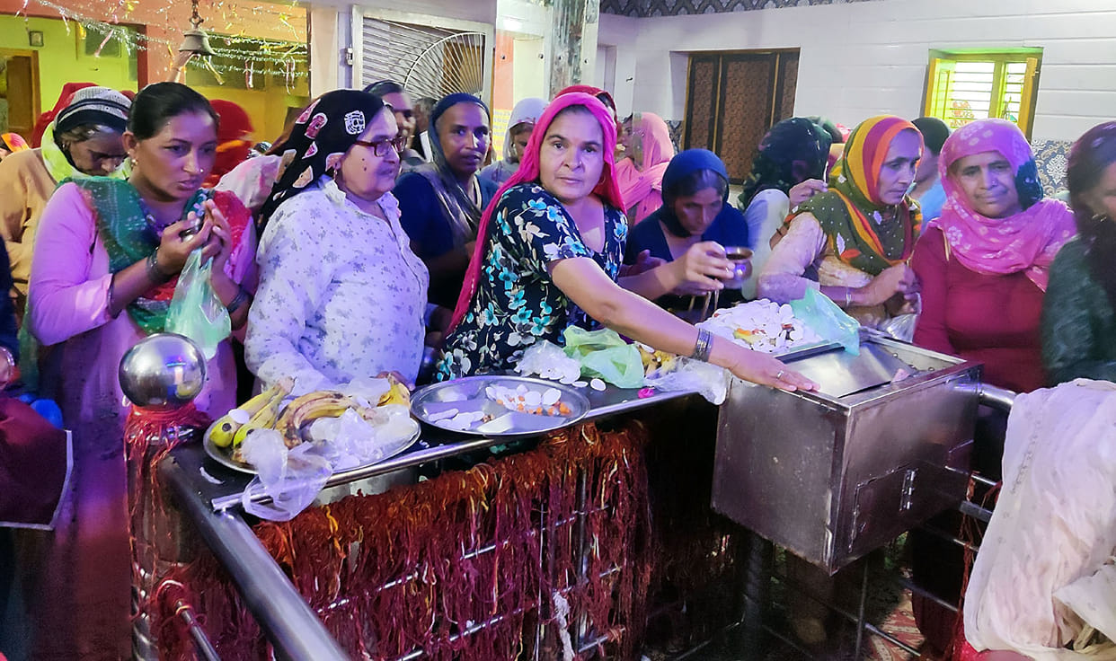 Huge crowd of devotees thronged on Bhadrapada Purnima.
