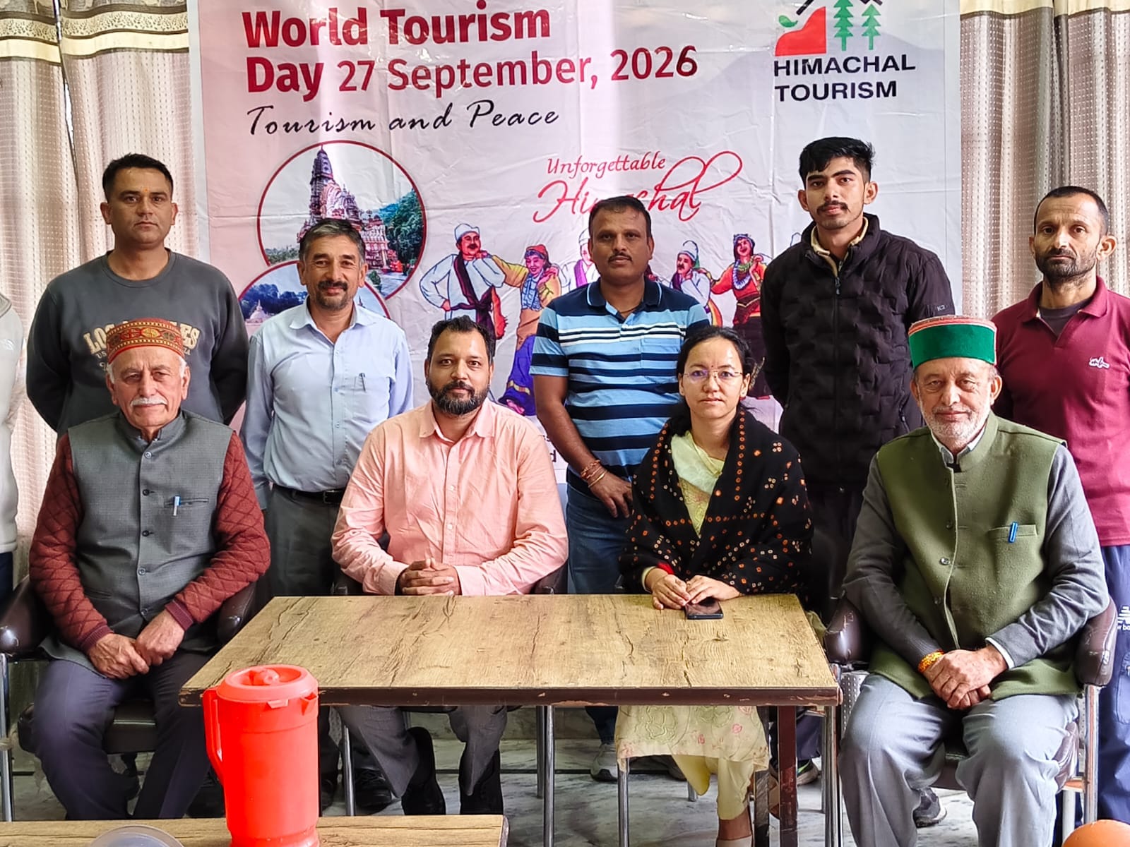 नौहराधार में पर्यटन दिवस पर आयोजित बैठक में मौजूद कारोबारी। संवाद