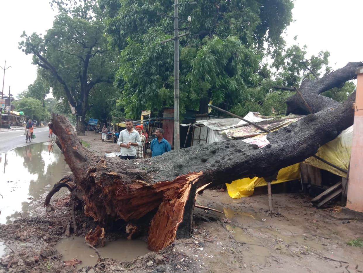 30.5 mm of rainfall accompanied by strong winds; power supply remained disrupted for 26 hours in the city and 700 villages.
