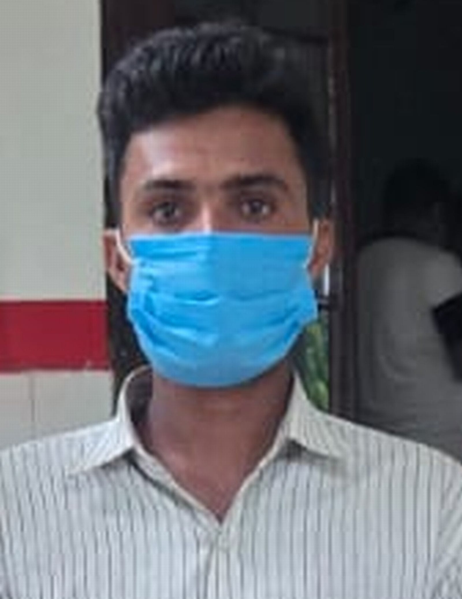 पुलिस की गिरफ्त मे 25 हजार का इनामी बदमाश अरबाज। स्त्रोत पुलिस