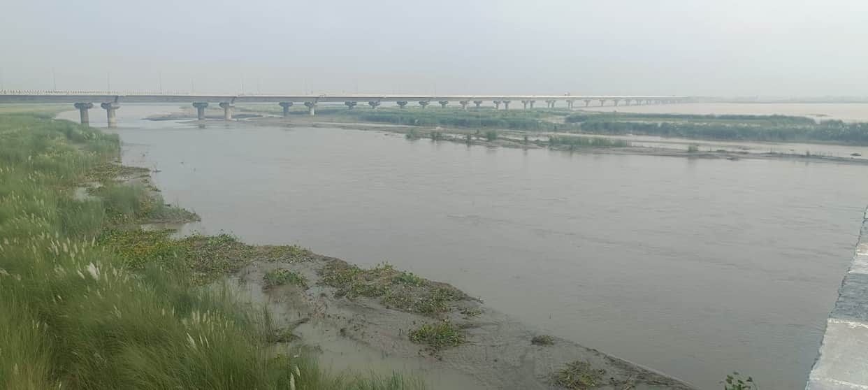 The water level of the Saryu rose by 82 centimeters.