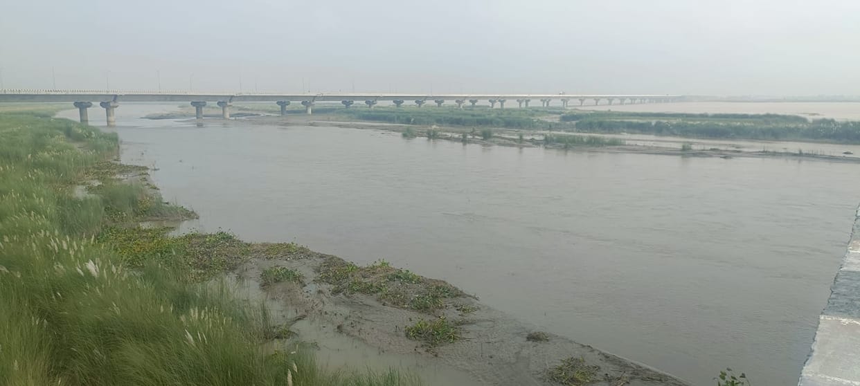 The water level of the Saryu rose by 82 centimeters.
