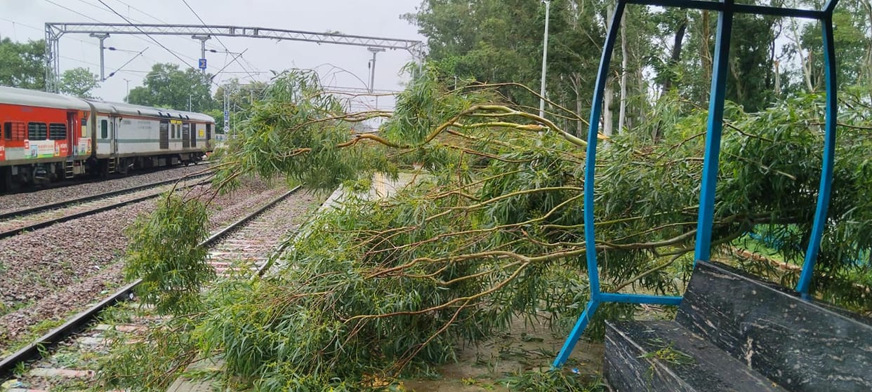 All trains on the Gonda-Nepalganj section cancelled.