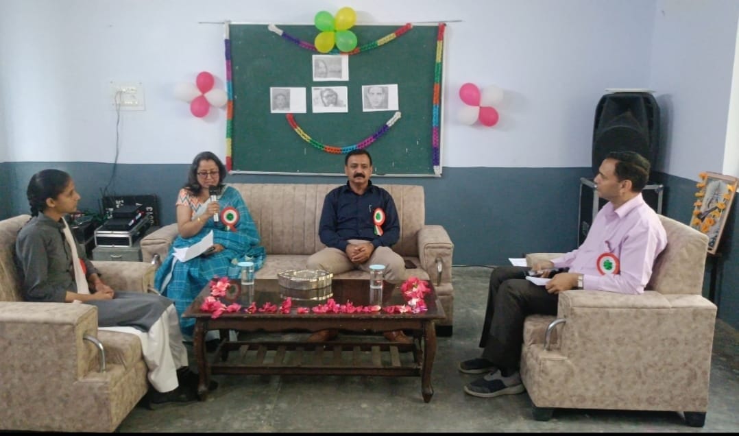 Students shared their views on employment opportunities in Hindi.