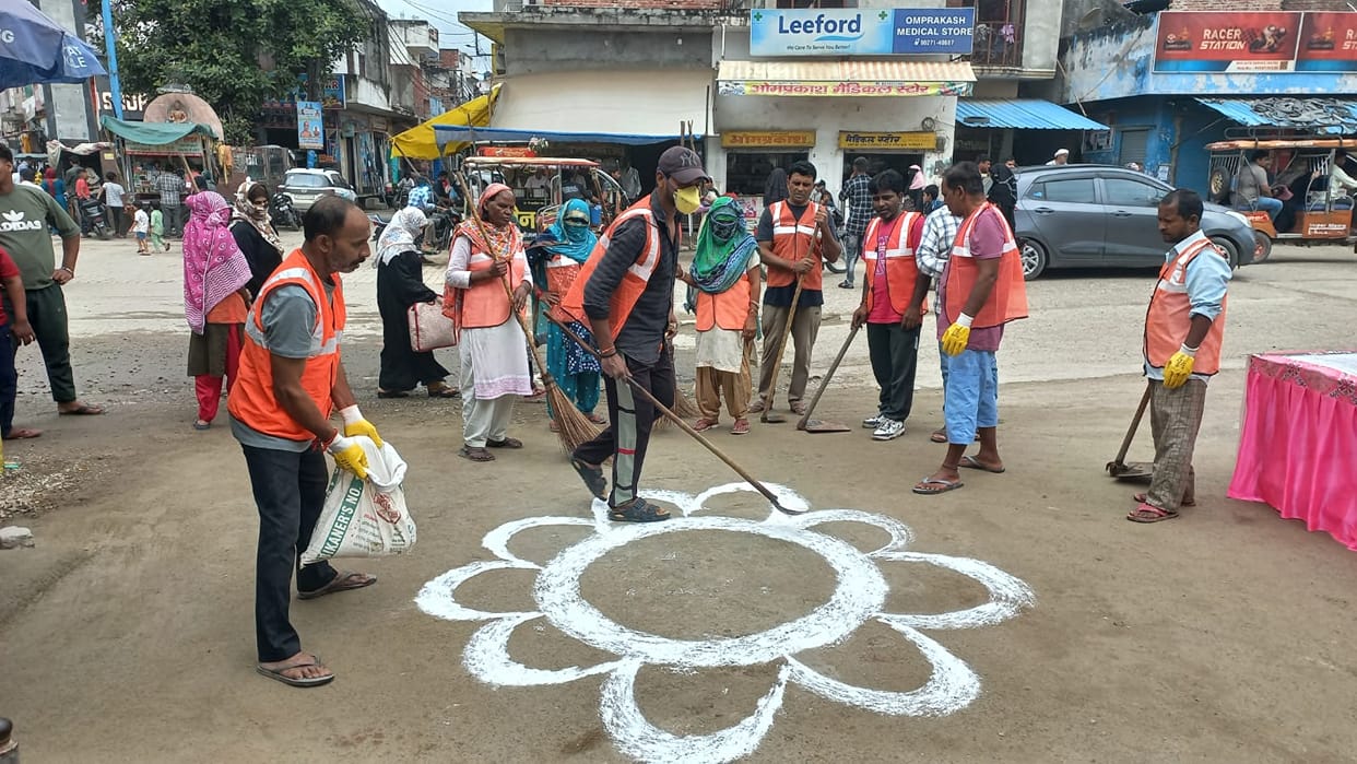157-hour mega-cleanup drive: Cleaning continued on Sunday as well.