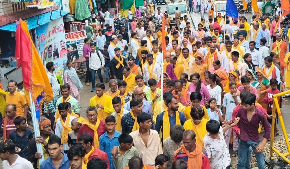 A procession of Baba Ganinath was taken out.