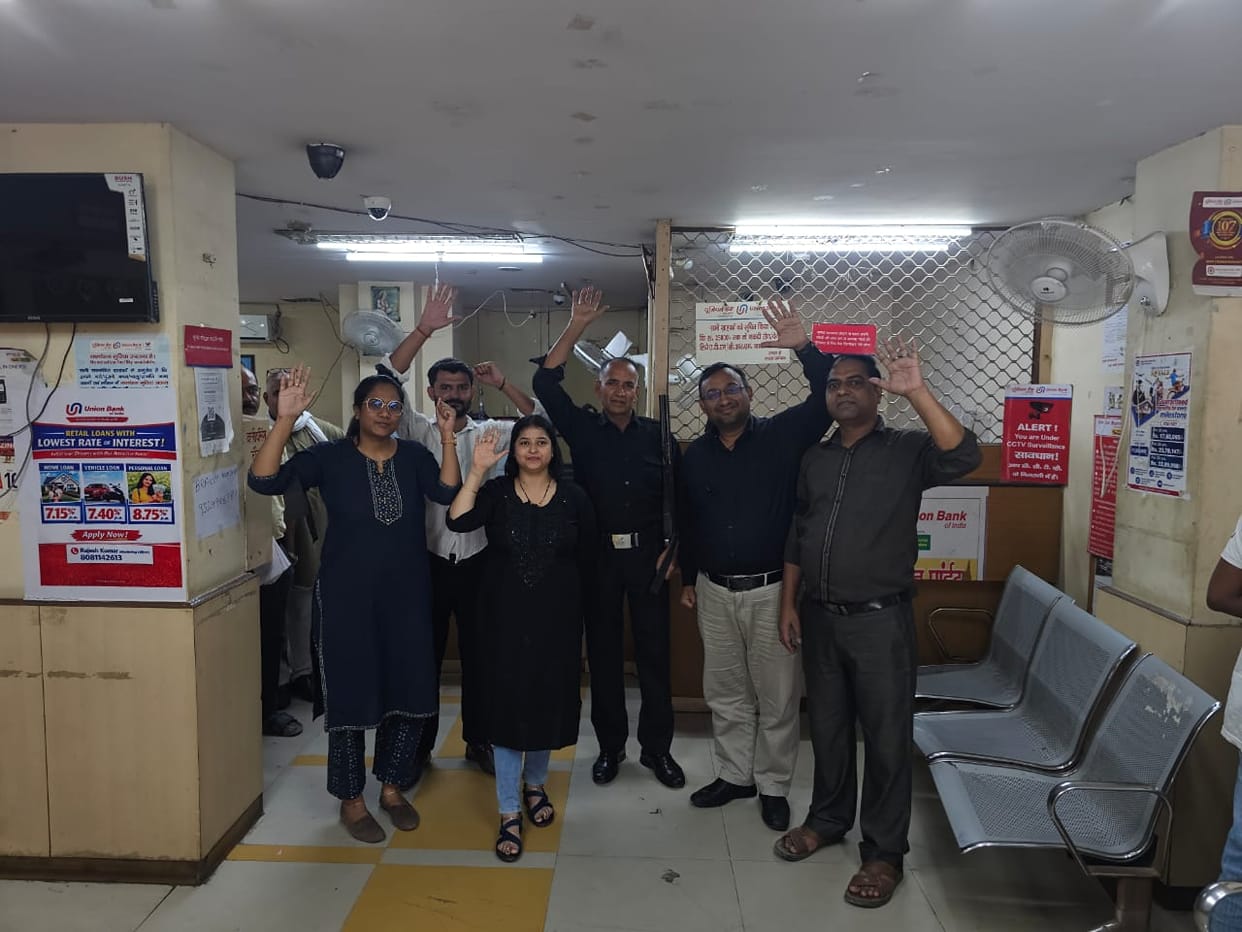 Banks remained open on Sunday; employees worked wearing black clothes.