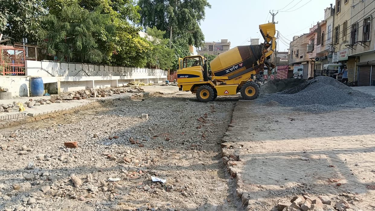 road making start after dispute