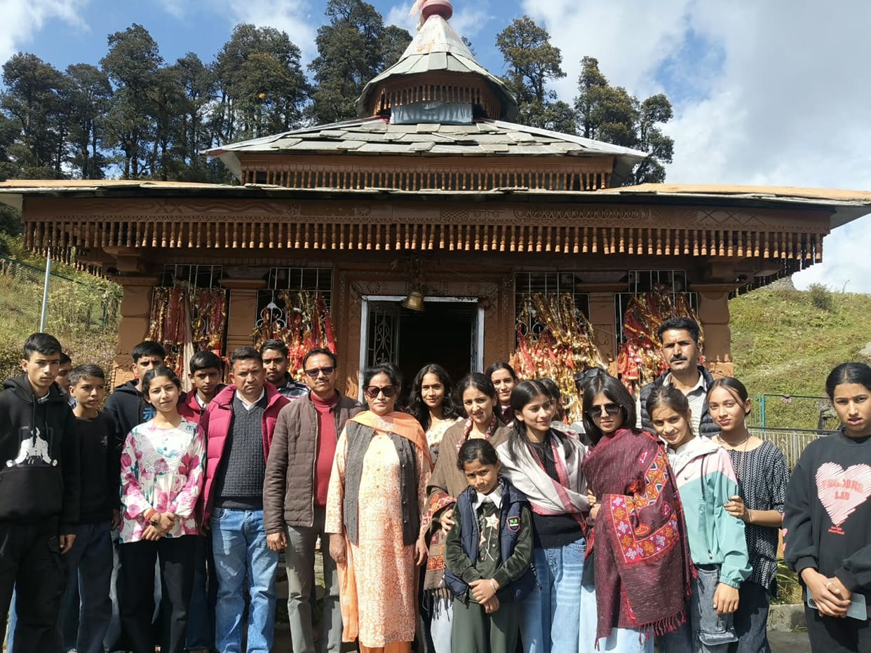 Students of Devthi School went on an educational tour