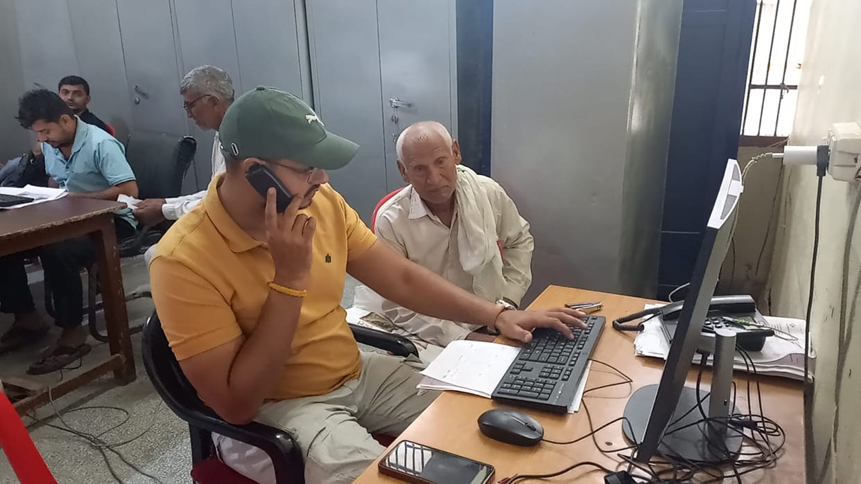 Crowds of farmers thronged for crop registration even on