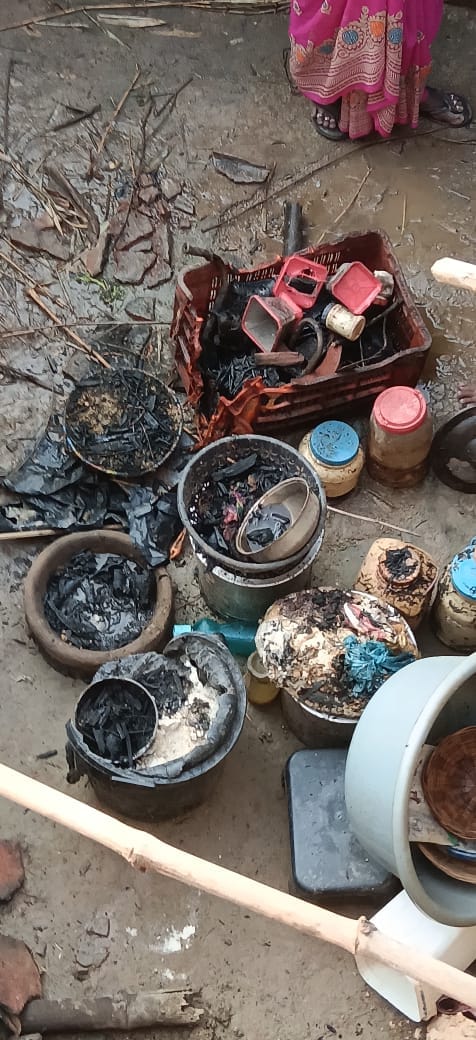 High-tension line wire snaps and falls; two houses gutted, 19 people scorched.