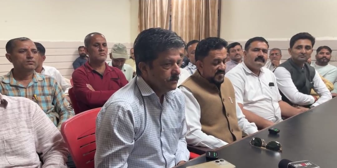 अधिकतर सदस्यों को बिना विश्वास में लिए दून पहाड़ी संगठन के चुनाव को लेकर पत्रकार वार्ता करते हु