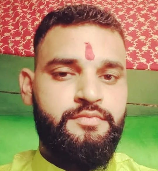Abdullaganj Canter driver dies in Gurugram; grief and shock ensue.