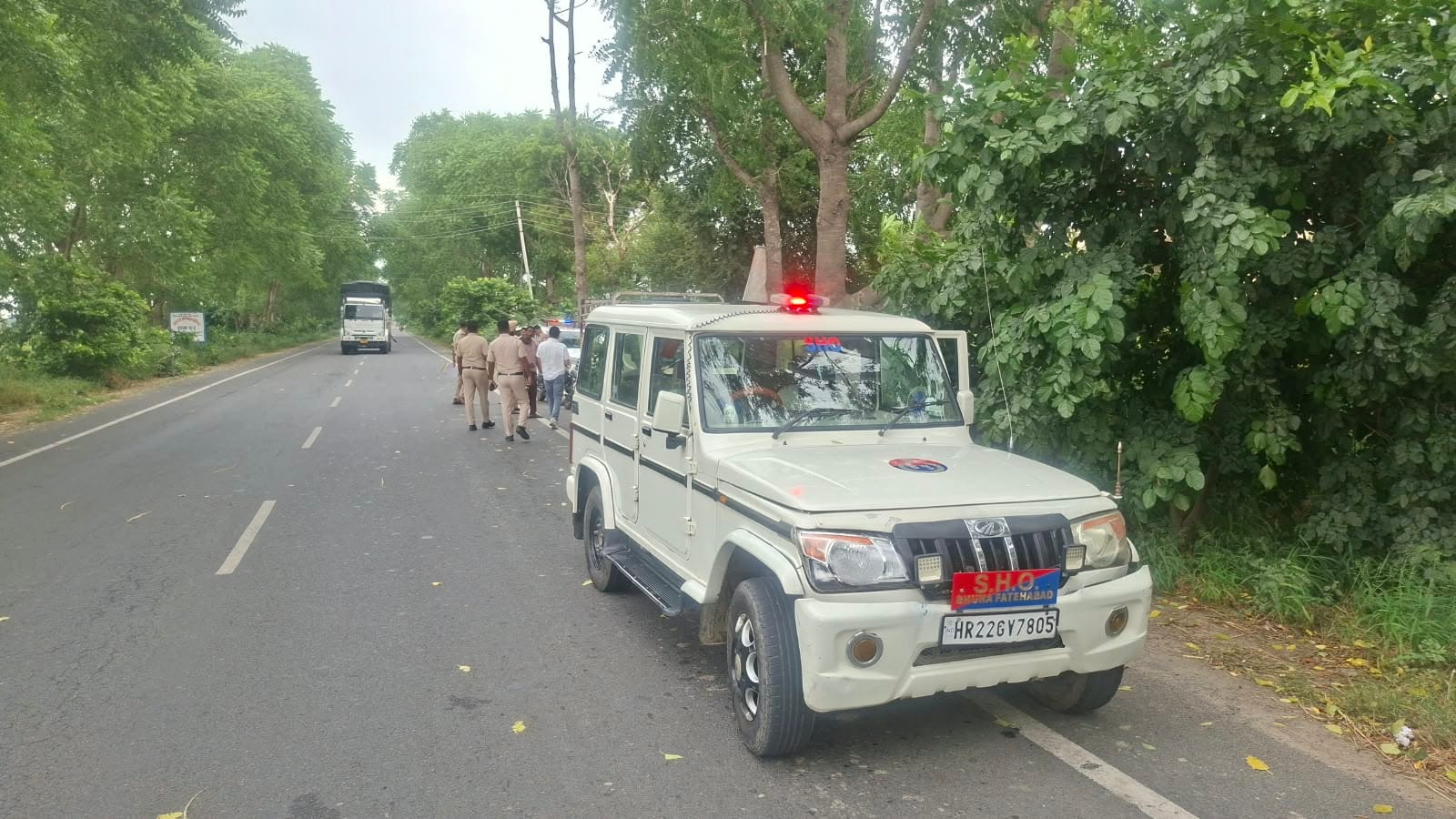 भूना। पुलिस मौके पर जांच करते हुए