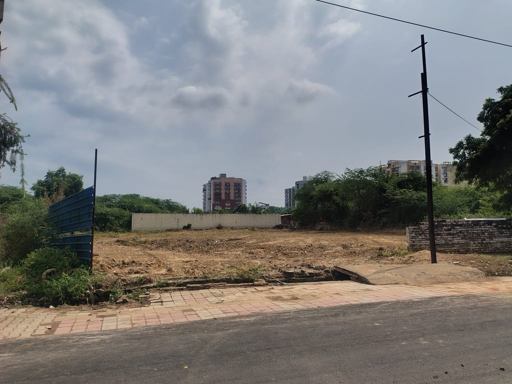 Vehicle entry into 18 apartments in Janakpuri will be barred after 5 PM for five days.