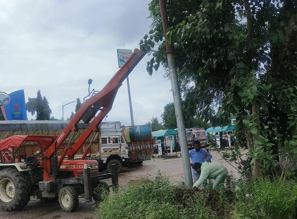 Electricity poles are broken, feeders are in bad condition, crisis continues