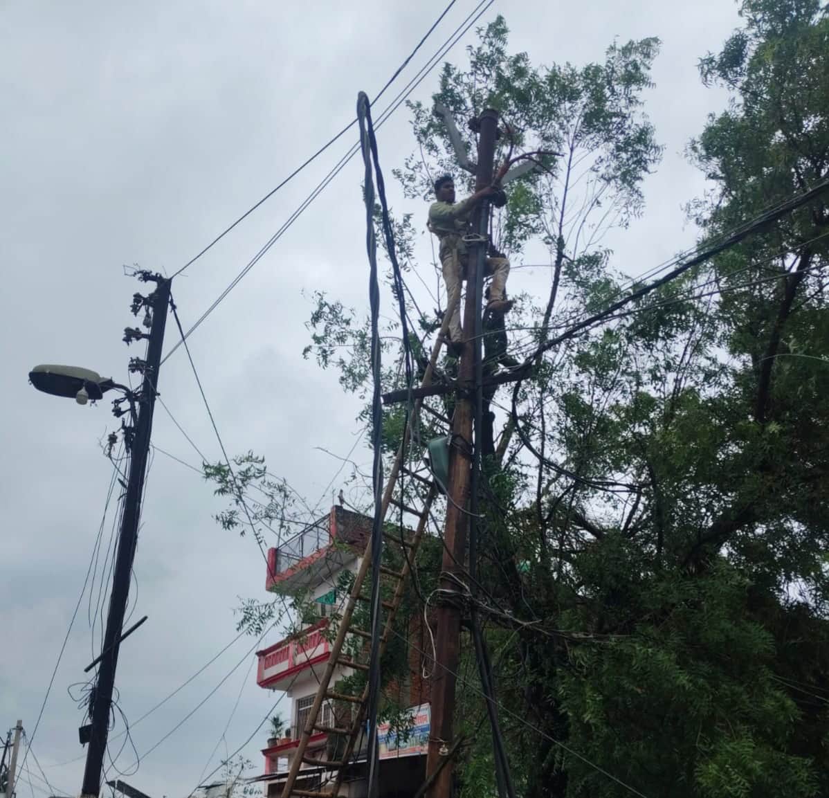 Over a thousand poles toppled; power supply cut off in 3,000 villages.
