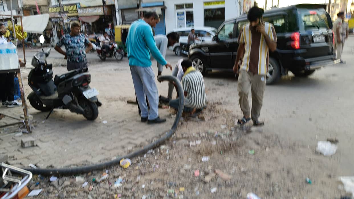 Power cable lying on the footpath removed; relief for pedestrians