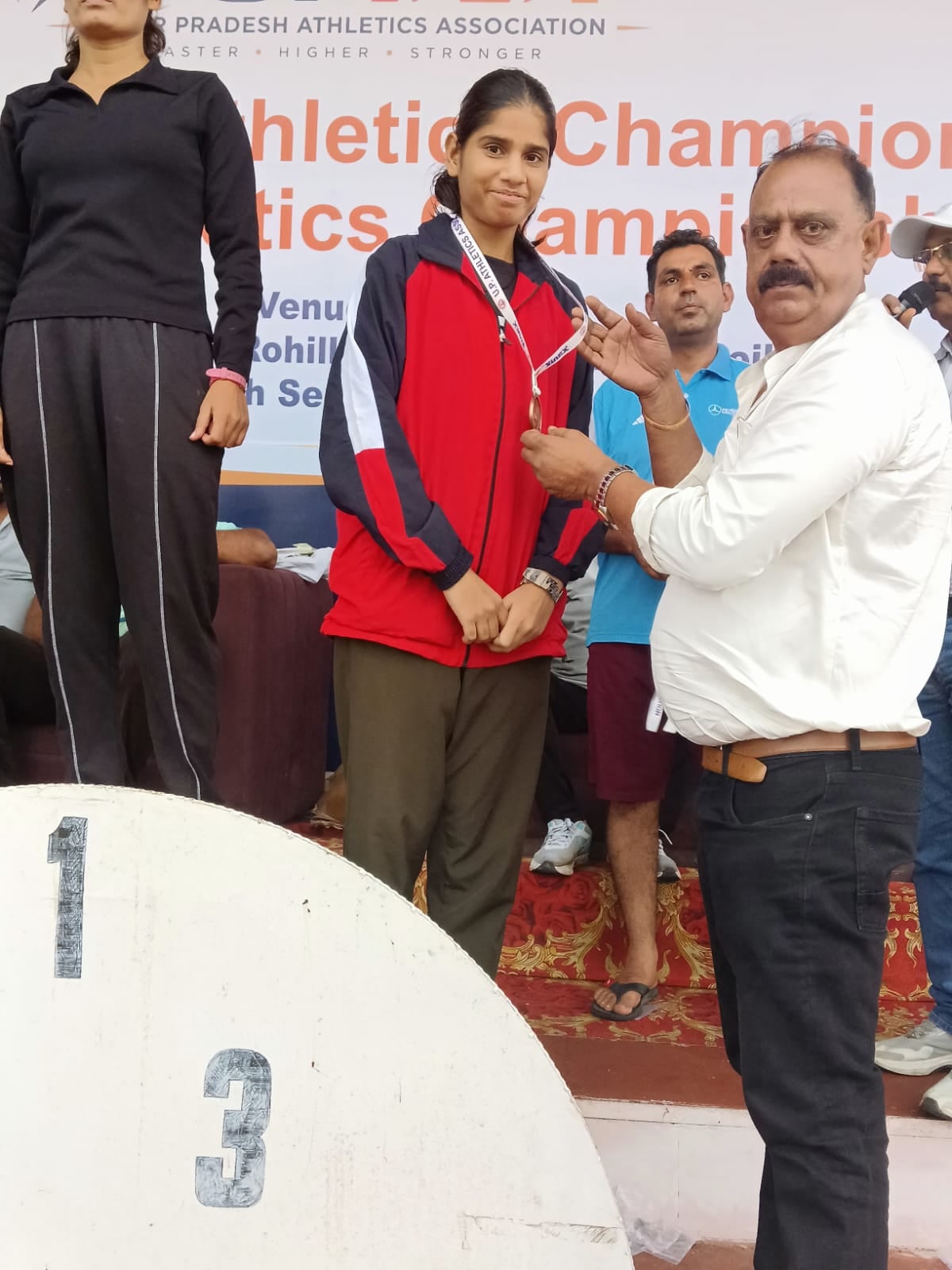 Ritu won the bronze medal in the 10,000-meter race.