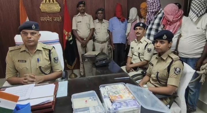 Muzaffarpur Bihar news : gang busted for circulating fake notes; six arrested with counterfeit currency