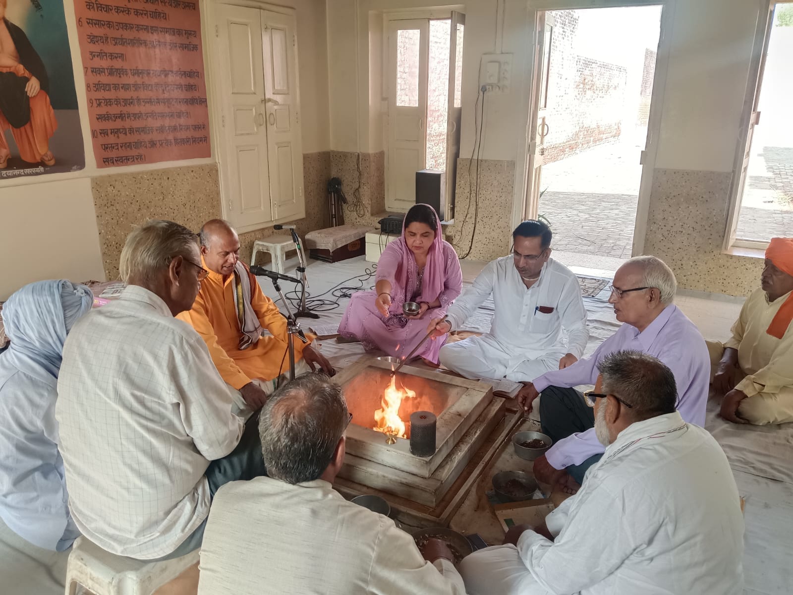 फोटो 6 नरवाना। यज्ञ हवन करते हुए आर्य समाज। स्रोत समाज।