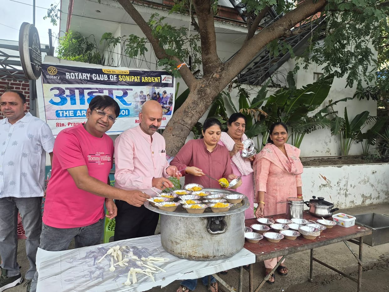 Free food distributed to 500 needy people.