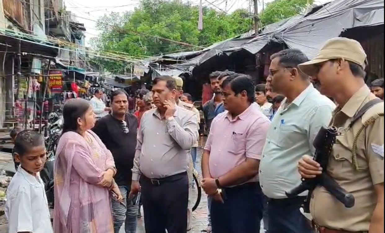 Balcony of a dilapidated house collapses in Dhawan Road Market.