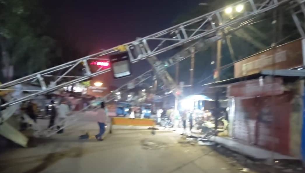 Damoh: Iron Structure Collapses While Dismantling Ganesh Pandal, Panic Ensues; Major Accident Averted