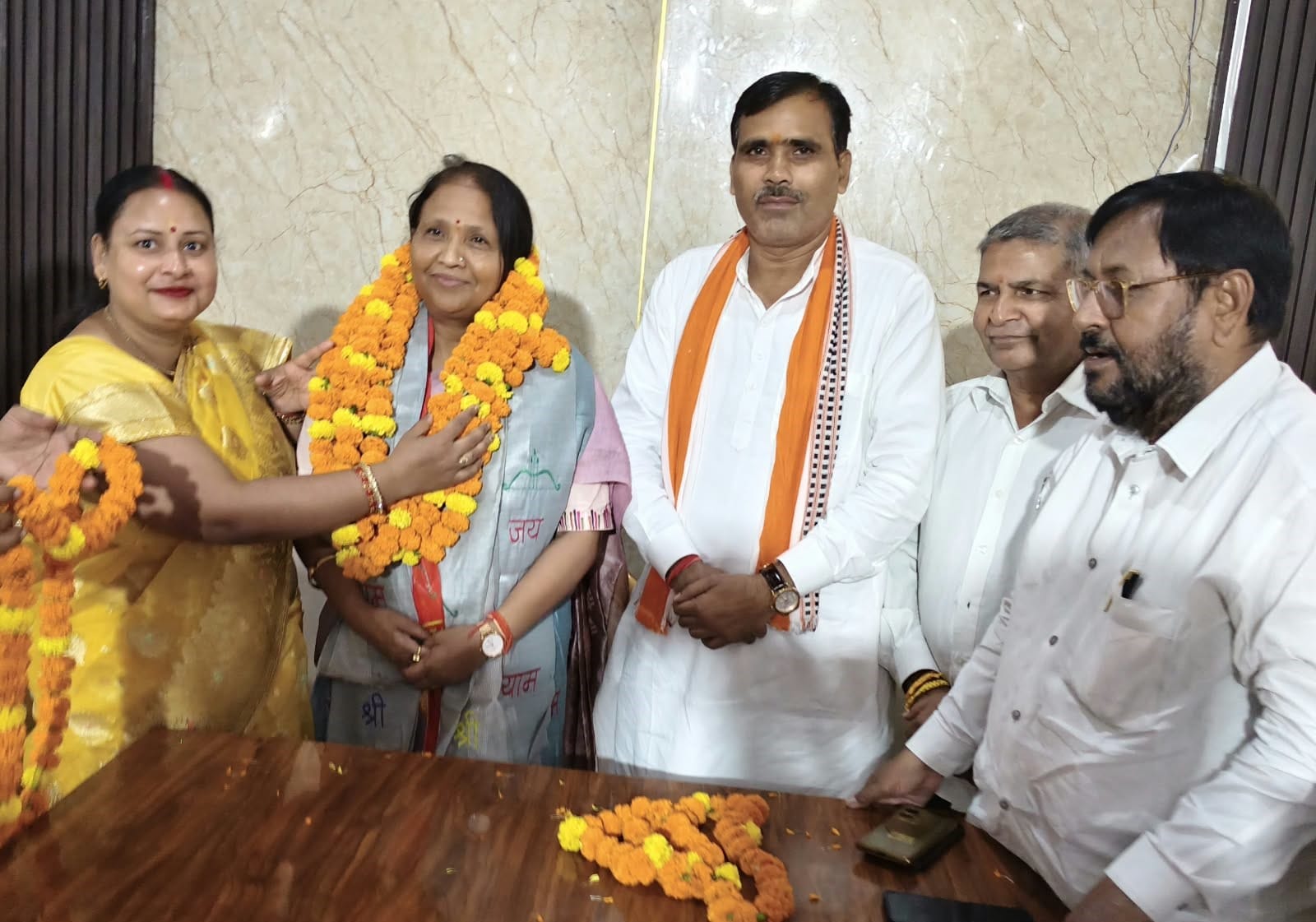 जलालाबाद में भाजपा की राज्यसभा सांसद तथा ब्रजक्षेत्र की प्रभारी गीता शाक्य का स्वागत करतीं ब्लॉ