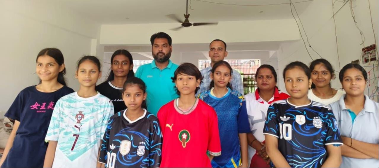 जनपदीय ट्रायल में चयनित सबजुनियर वर्ग की फुुटबॉल खिलाड़ी। स्रोत- स्टेडियम