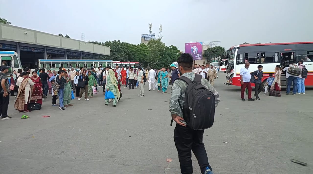 कैथल बस अड्डा का दृश्य। संवाद