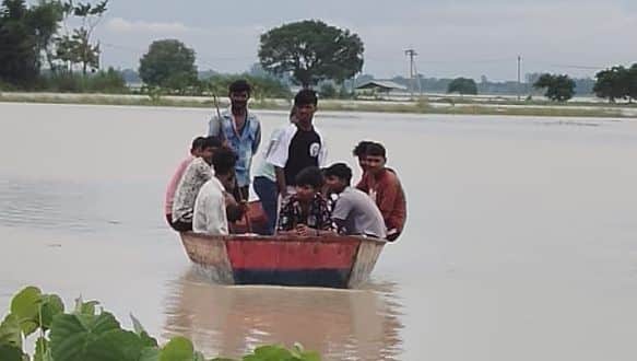 Siddharthnagar News: Rivers and hill streams in spate; 25 villages marooned, crops submerged