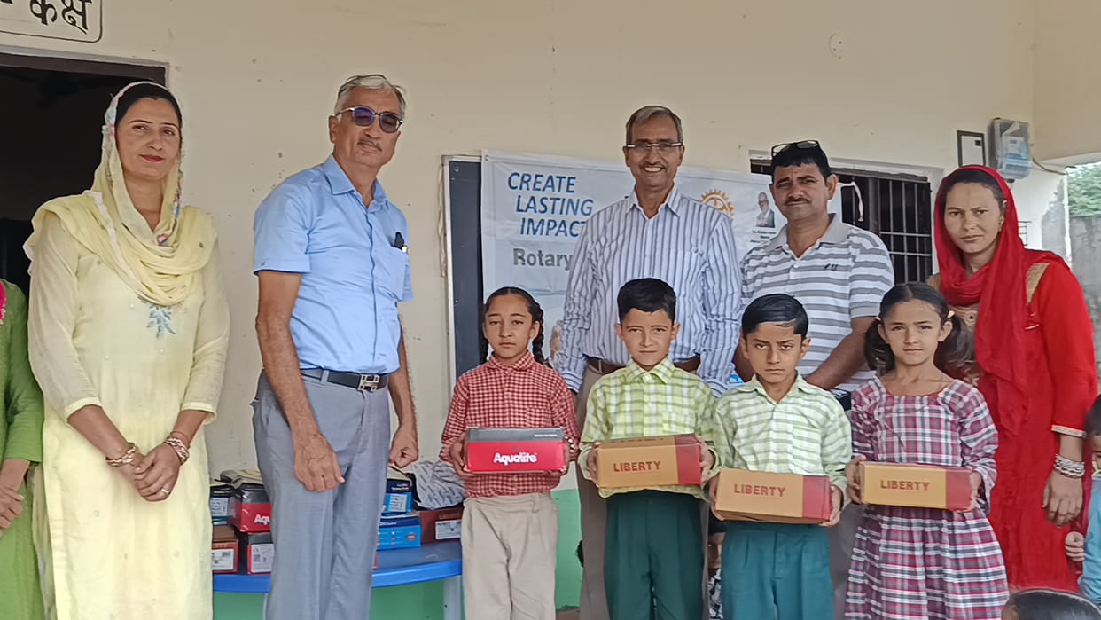 Rotary Club Nalagarh distributed shoes to children.
