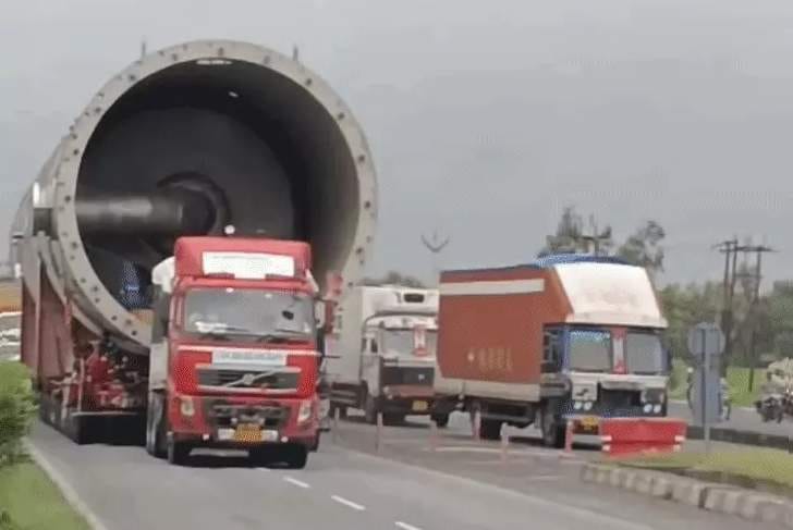 Overbridge becomes an obstacle for a 308-wheeled truck.