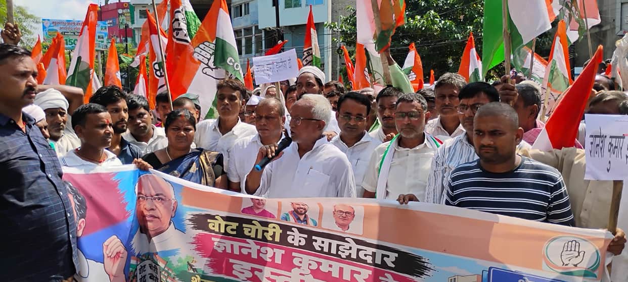 congress-protest-demanding-removal-of-cec-gyanesh-kumar-in-sheikhpura