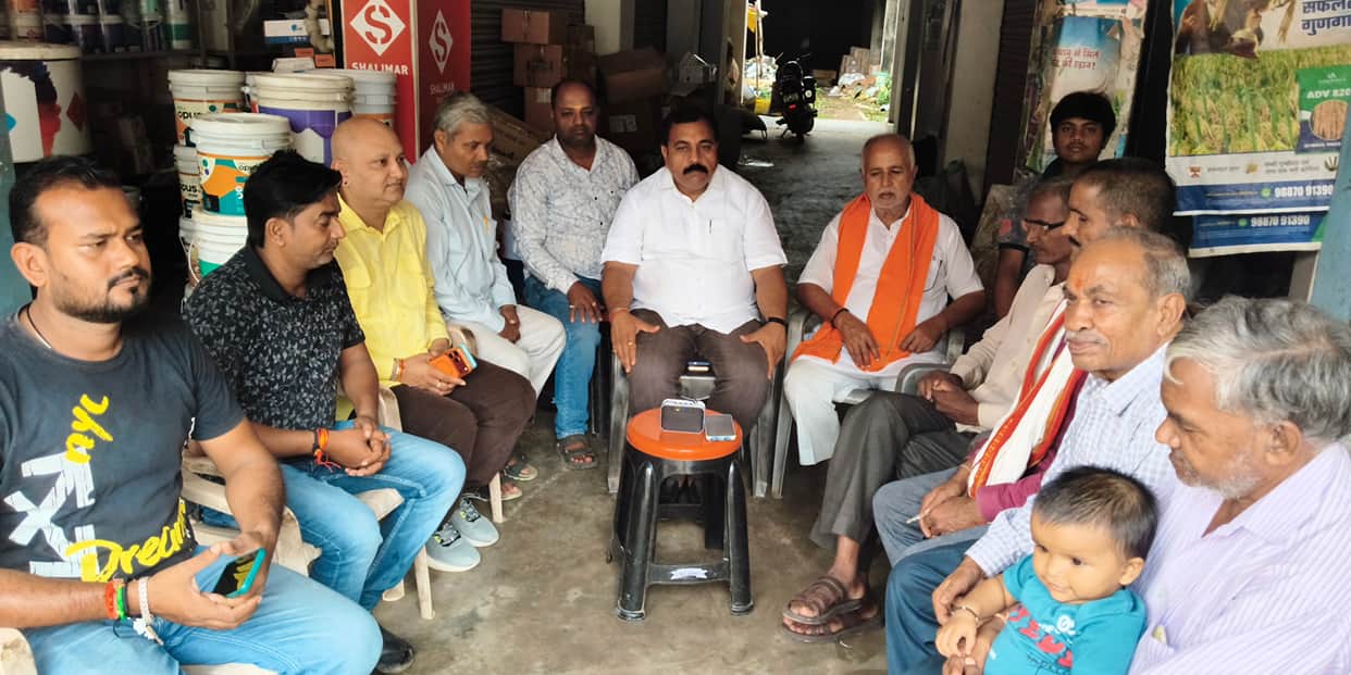 Party workers listened to PM Modi's 'Mann Ki Baat'.