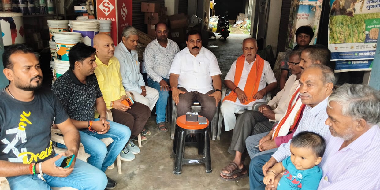 Party workers listened to PM Modi's 'Mann Ki Baat'.