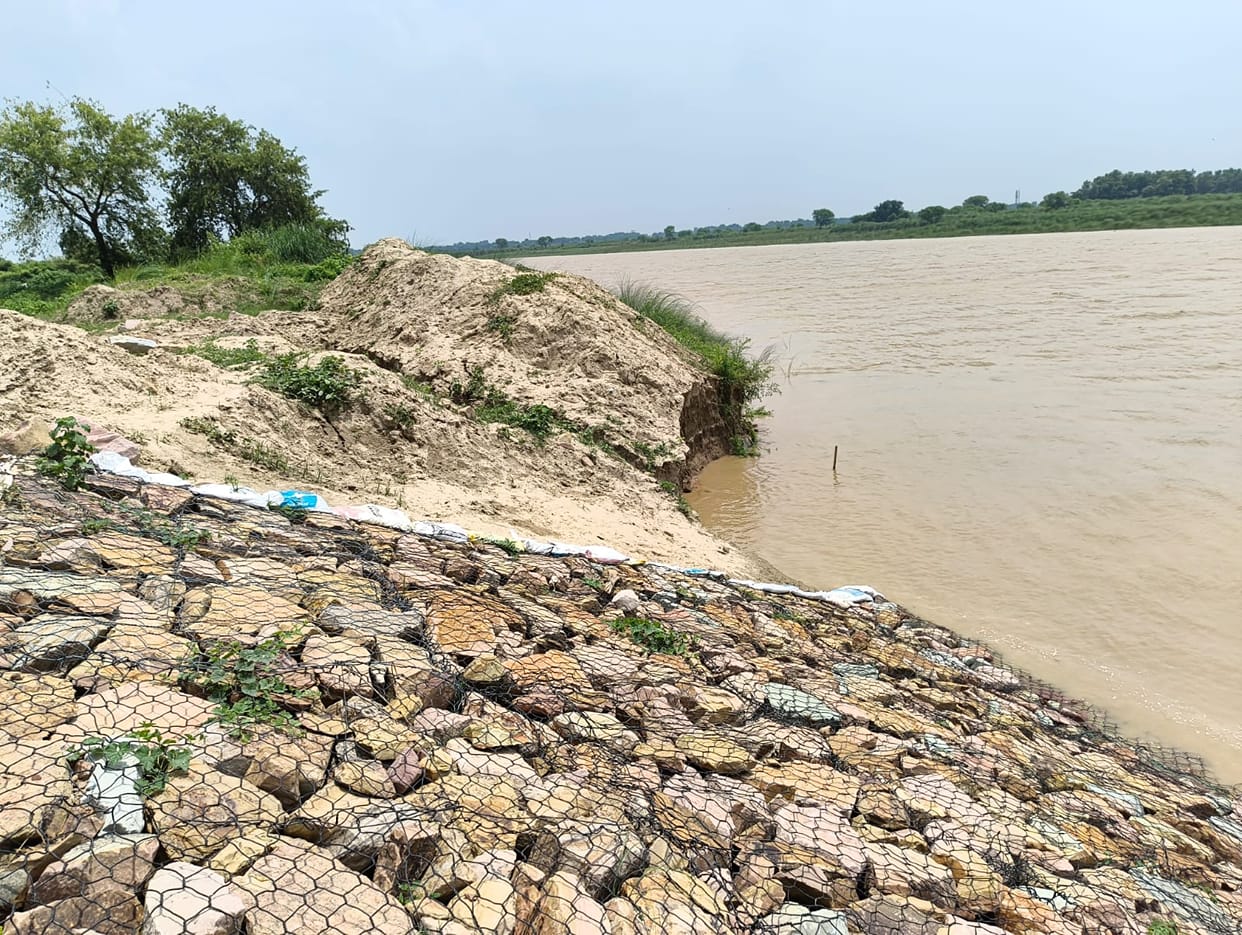 Rapti and Gorra rivers rise by nearly two meters; Saryu's water level also increases.