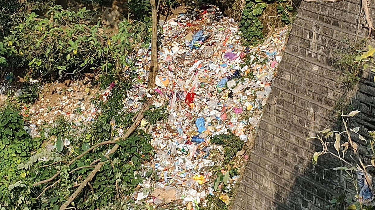 Condition of the ravine remains unimproved even four years after the Seer Festival.