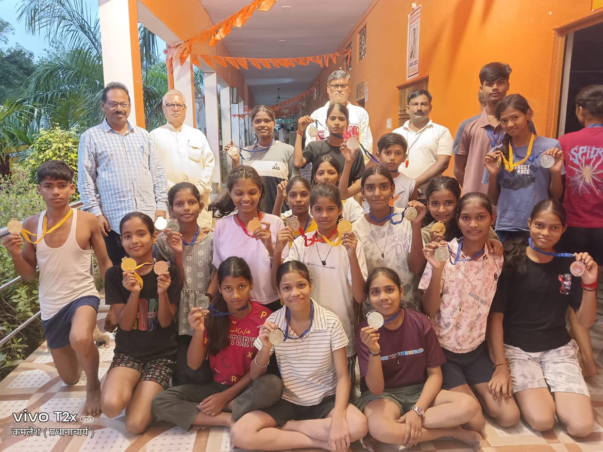 Saraswati Shishu Mandir's team won 33 medals in sports