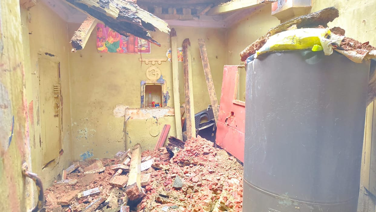 The roof of the house collapsed during heavy rain.