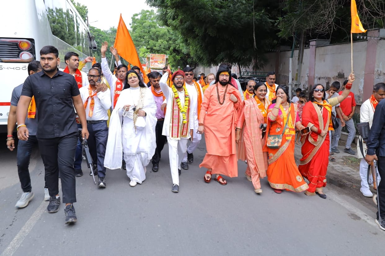 'Vijay Sankalp Saffron Yatra' taken out on the seventh foundation day of the Yogi Youth Brigade.