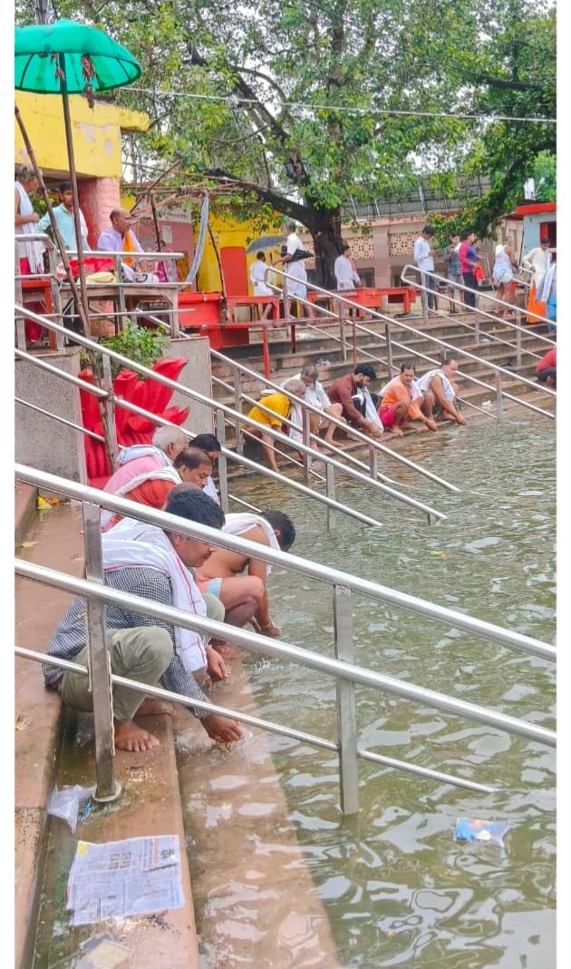 Crowd of devotees surges at Naimisharanya on the second day of Pitru Paksha.