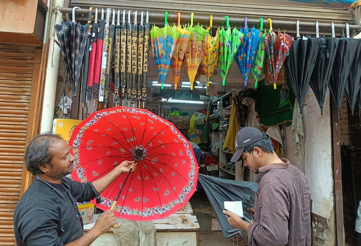 Rain boosts market for plastic sheets and umbrellas