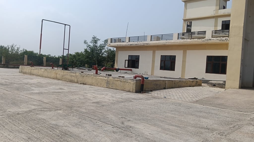 Fire station awaits water connection for six years; firefighters forced to rely on farm tubewells.