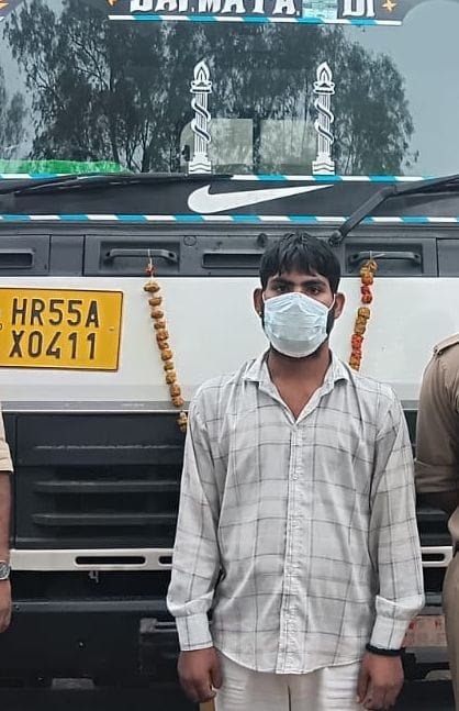 थाना बहादुरगढ़ पुलिस ने पटाखों के साथ पकड़ा आरोपी। संवाद