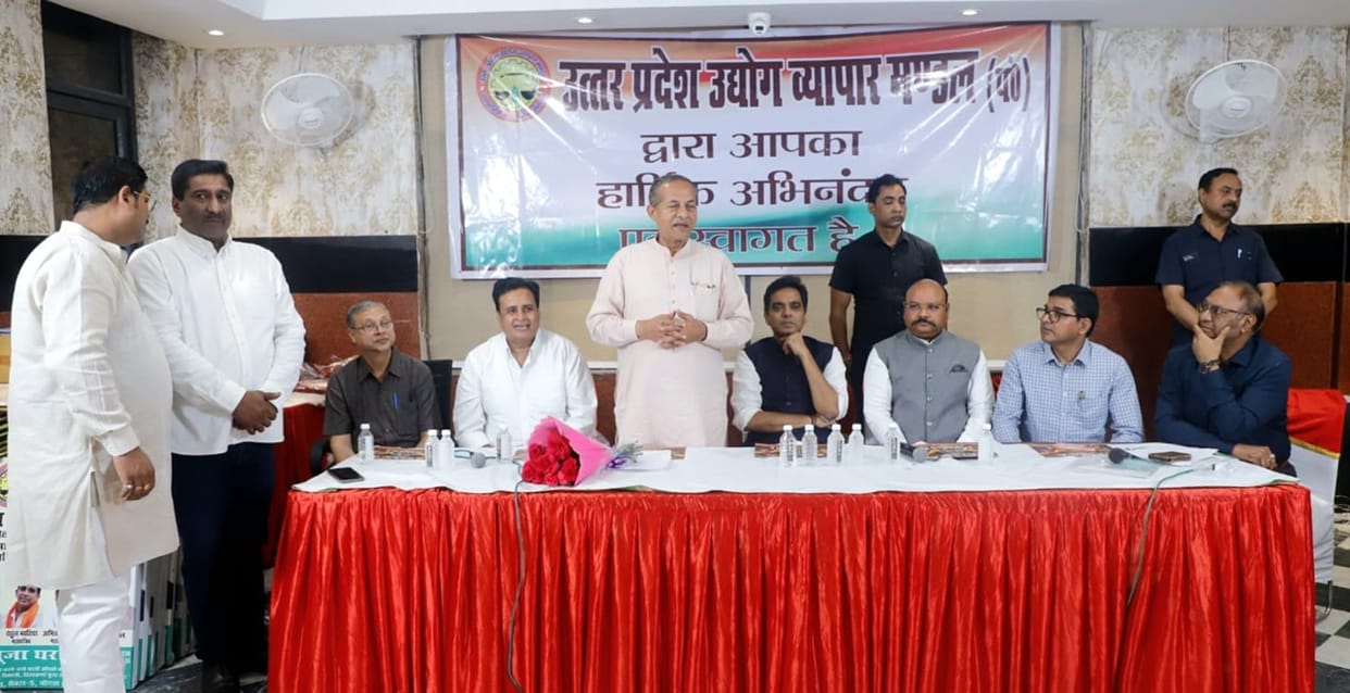 Traders apprised the MLA of their problems.