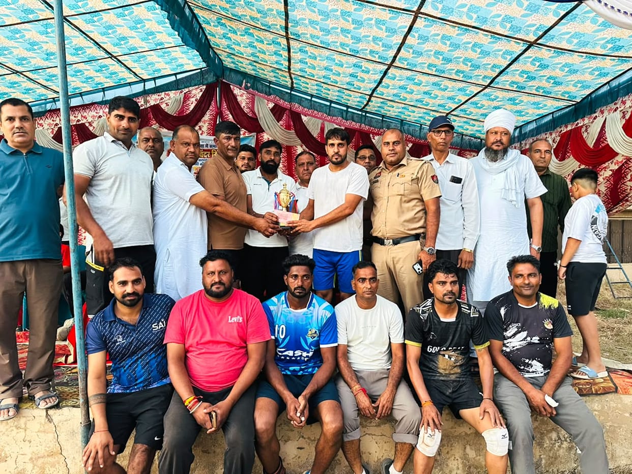 Saravi's team won the volleyball competition